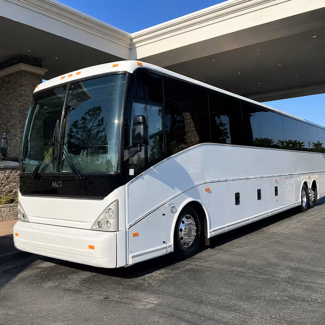 redding worksite shuttle buses for employee teams